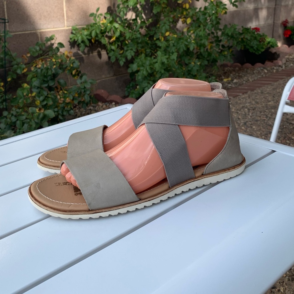 Sorel grey taupe leather elastic strappy sandals size 9
